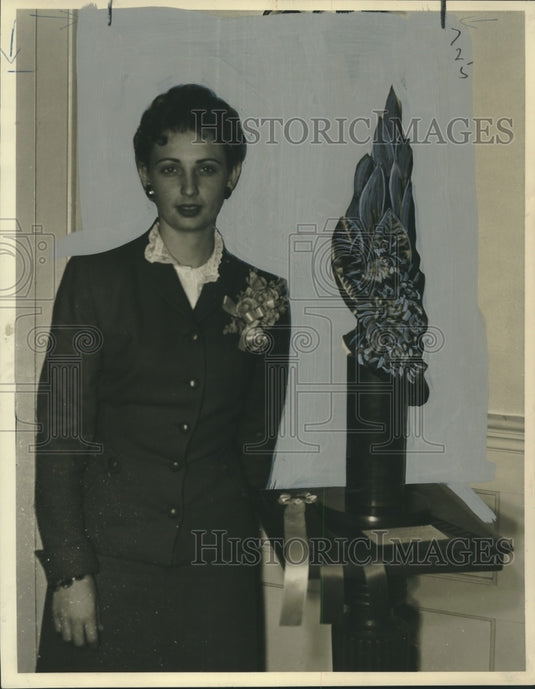 1957 Press Photo Mrs. Warren Herberger, tri-color winner in Garden Club's show
