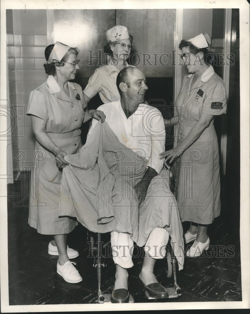 Load image into Gallery viewer, 1958 Press Photo Hospital Volunteers Wheel Patient, New Orleans - nox23600
