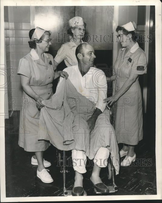 1958 Press Photo Hospital Volunteers Wheel Patient, New Orleans - nox23600