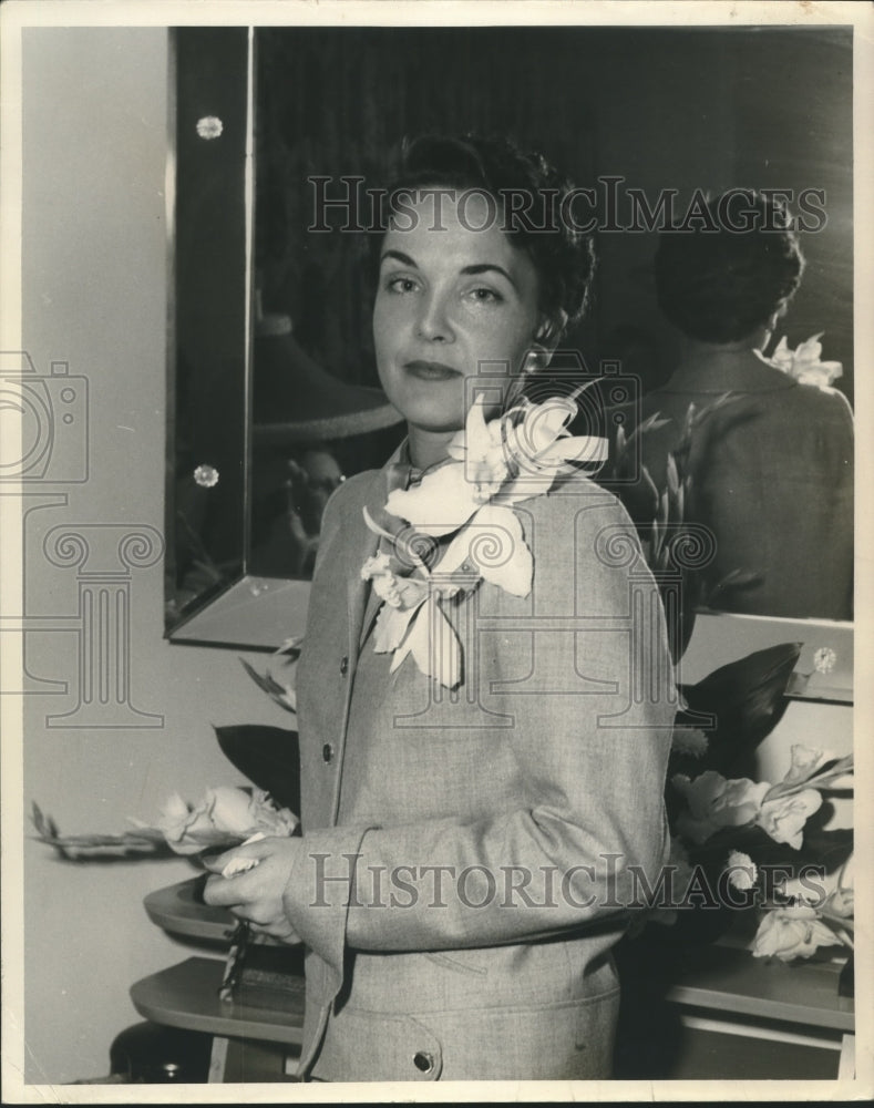 Load image into Gallery viewer, 1954 Press Photo Mrs. Robert Laird Haynes - nox23608
