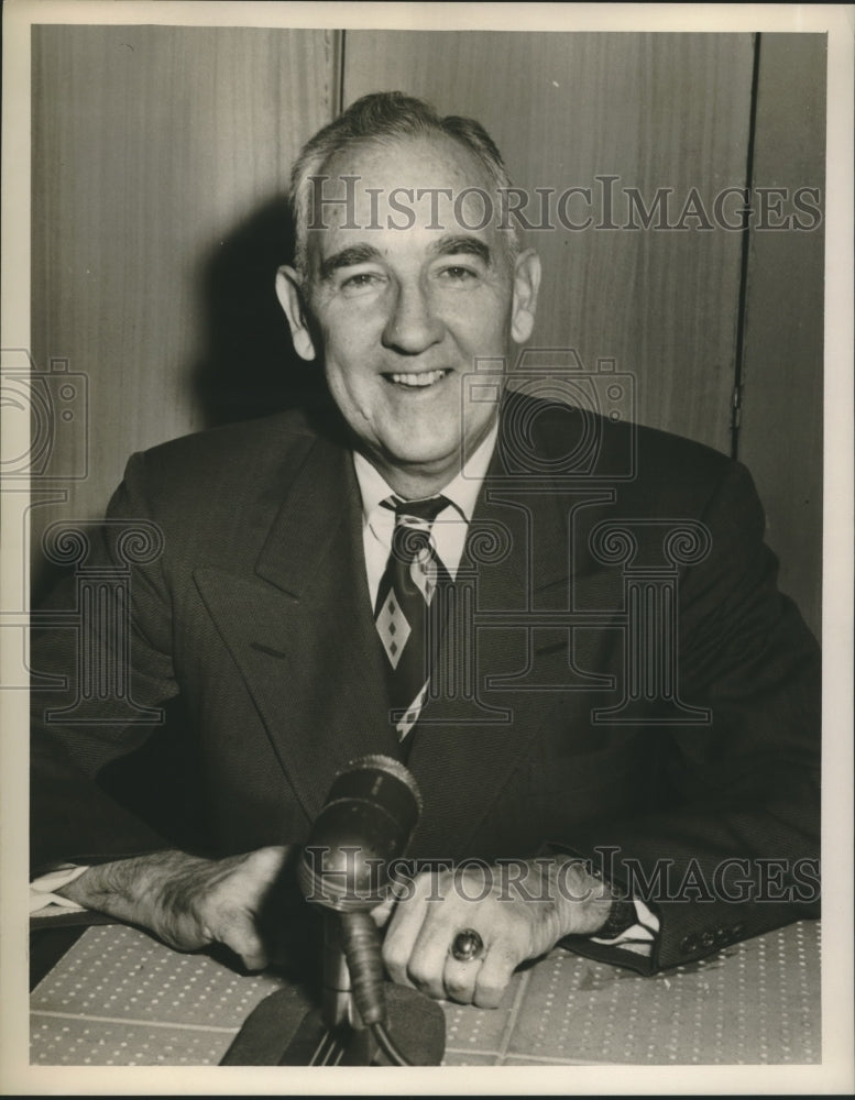 1952 Press Photo Bill Henry, commentator for NCAA college football - nox23636