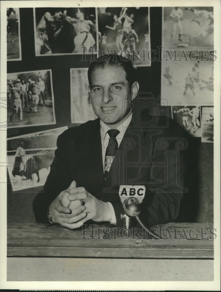 1954 Press Photo Tommy Henrich, &quot;The Tommy Henrich Sports Show&quot; - nox23648
