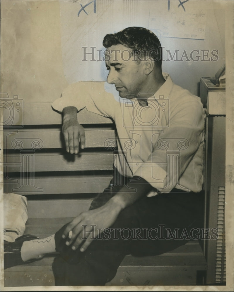 1958 Press Photo Oscar Henriques - nox23670