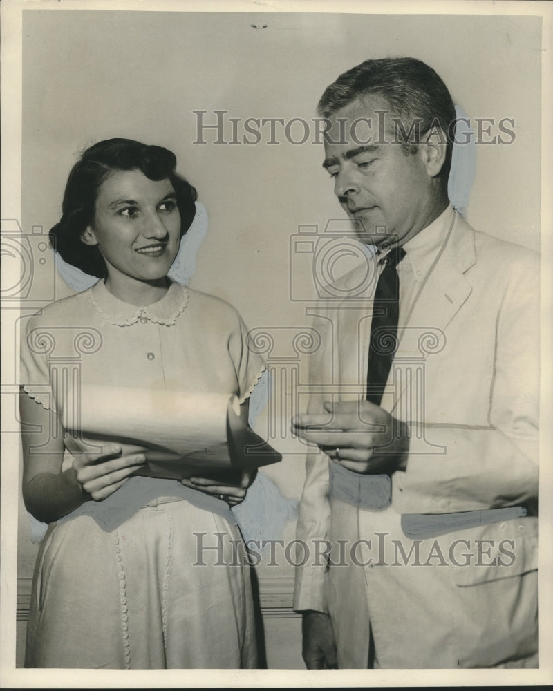 Load image into Gallery viewer, 1954 Press Photo Glen Rae Hanemann and Dr. George W. Meyer - nox23698
