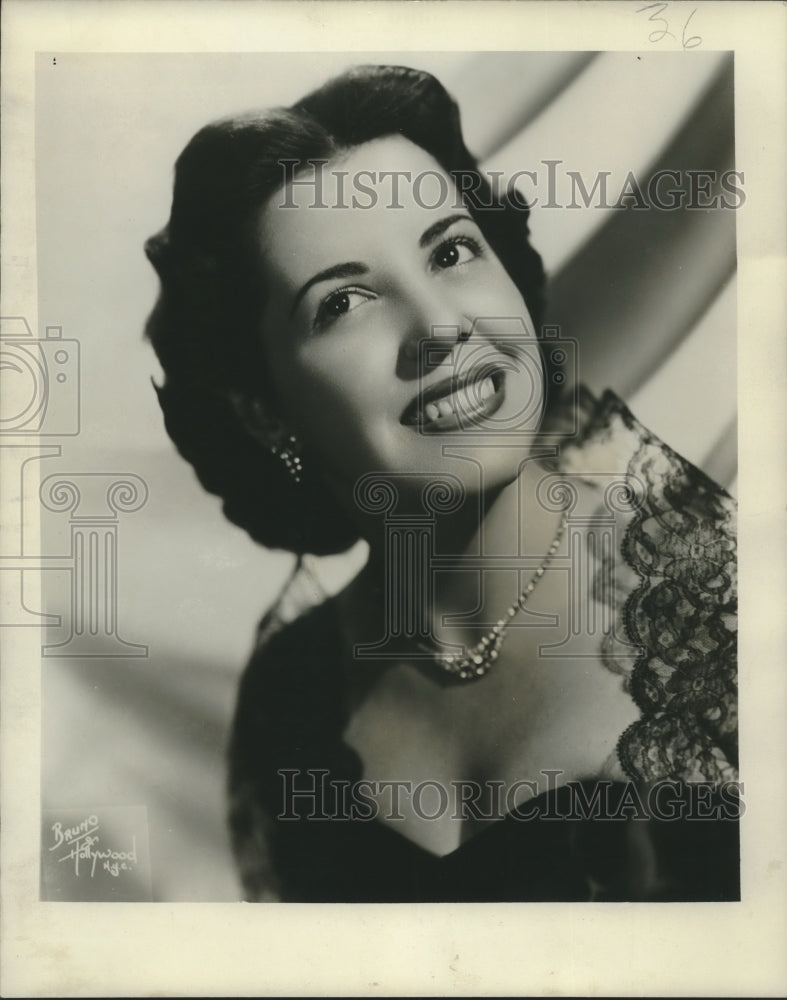 1955 Press Photo Josephine Guido, young soprano from Youngstown, Ohio