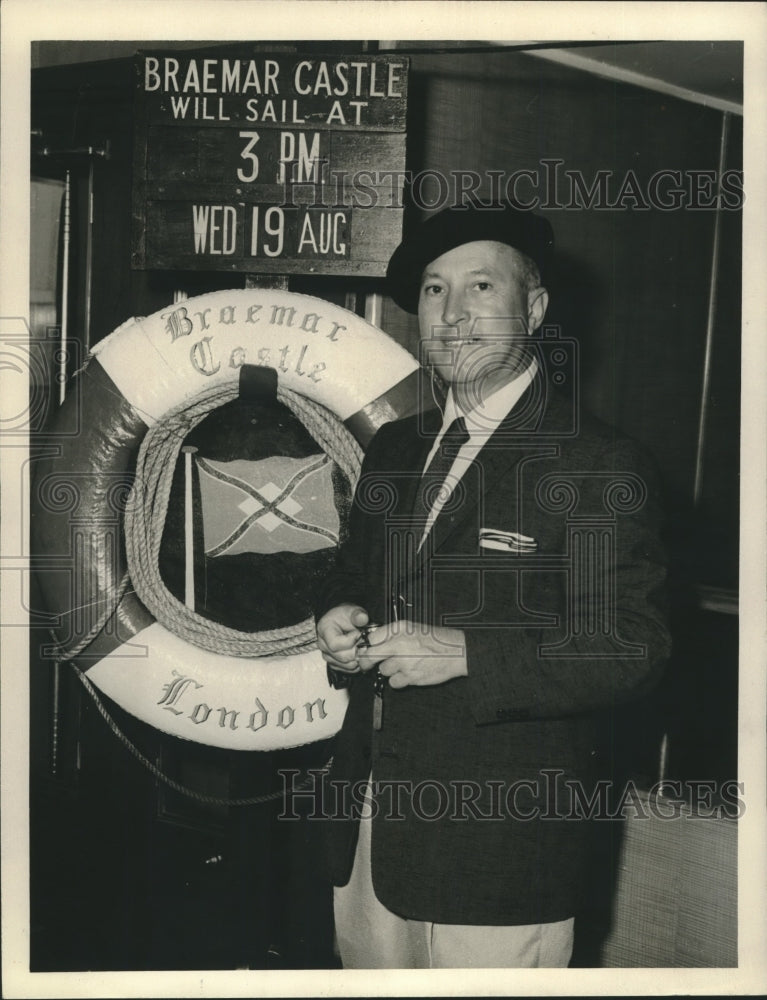 1959 Press Photo Mr. J. B. Stanley Guerin, New Orleans, tour of Braemar Castle