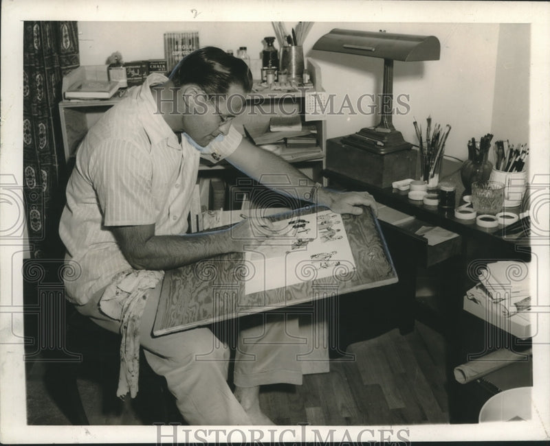 Load image into Gallery viewer, 1954 Press Photo Artist Phillip Gray at work, drawings help illiterate to read
