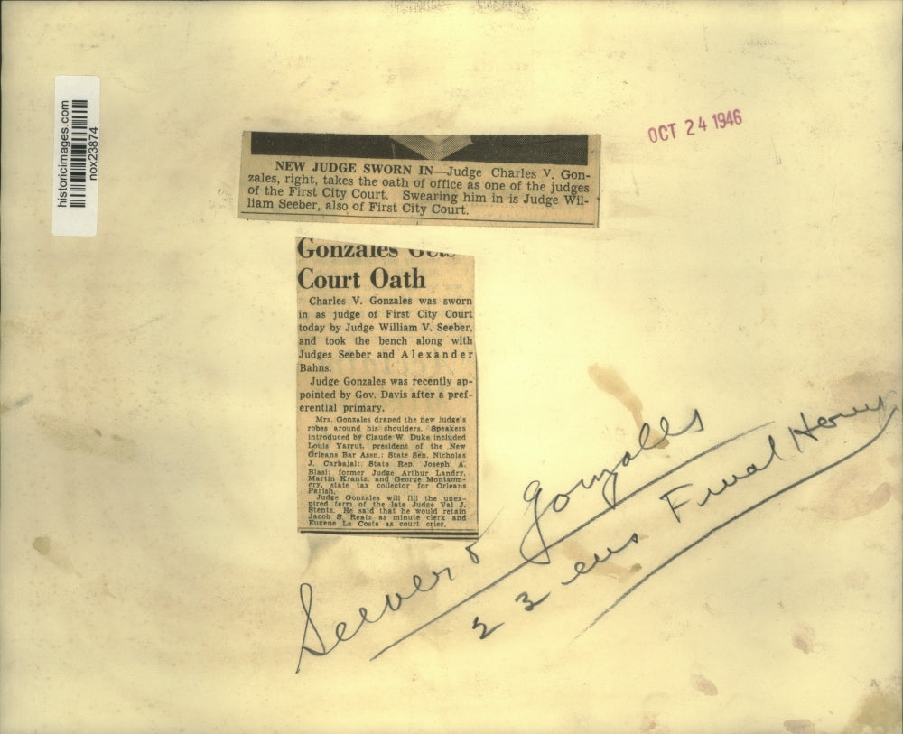 1946 Press Photo Judge Charles V. Gonzales takes oath of office, William Seeber