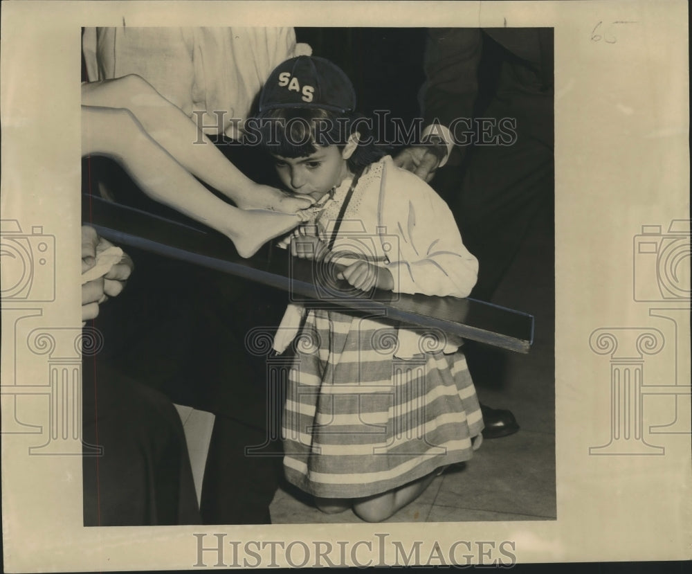 1949 Press Photo Ann Robichaux at Jesuit Church in New Orleans, Louisiana