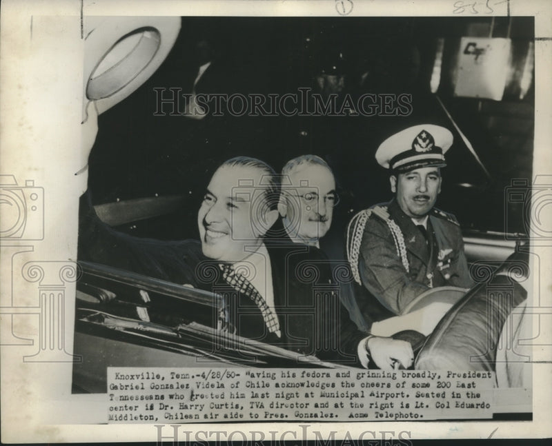 Load image into Gallery viewer, 1950 Press Photo Chilean President Gabriel Gonzalez Videla Waves in Tennessee
