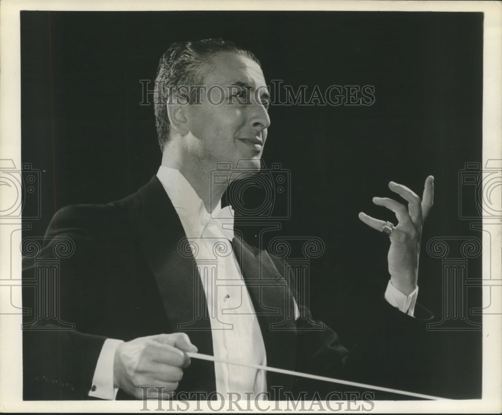 1952 Press Photo Vladimir Golsehmann, Conductor of St. Louis Symphony Orchestra- Historic Images