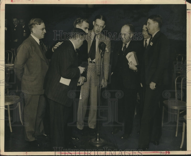 Load image into Gallery viewer, 1937 Press Photo George W. Healy, Jr. &amp; newspaper editors sing into microphone
