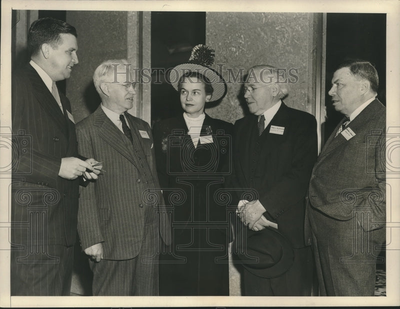 Load image into Gallery viewer, 1946 Press Photo George Healy, Convention of American Society Newspaper Editors

