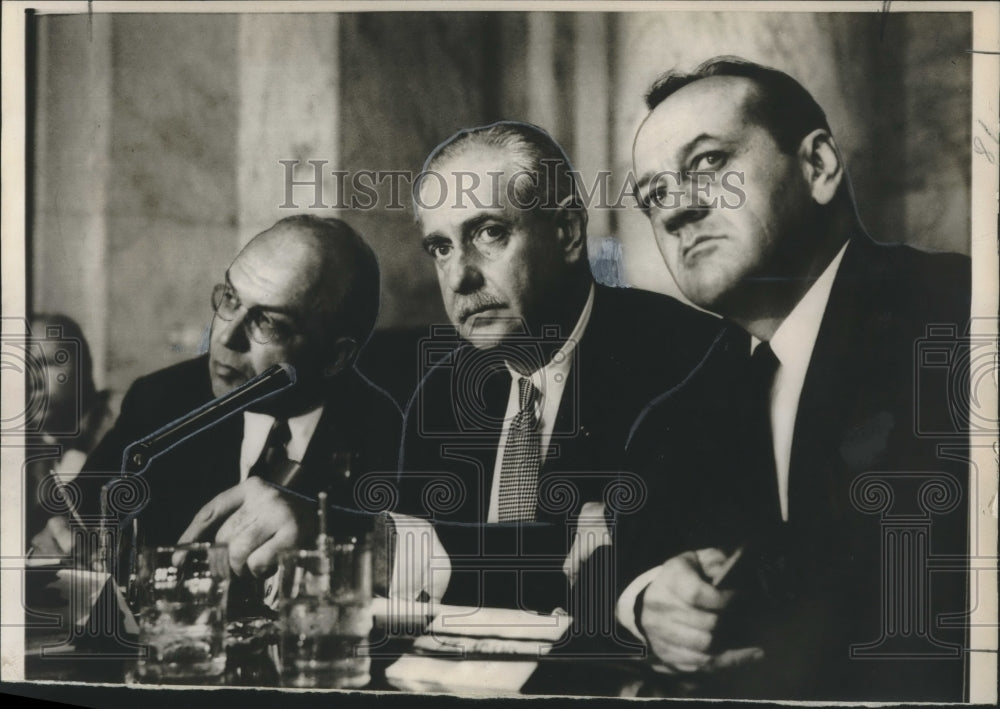 1954 Press Photo Frederick Bryan with Others at Washington hearing with Senator