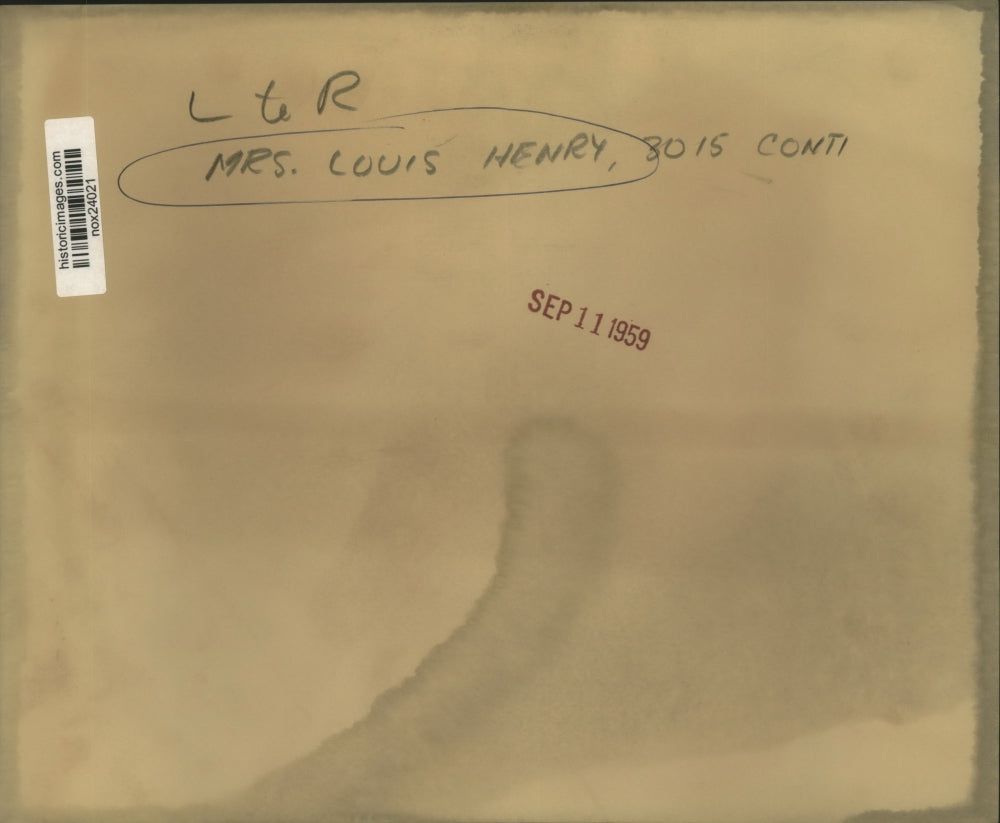 1959 Press Photo Mrs. Louis Henry of 3015 Conti, New Orleans, with two men, dog