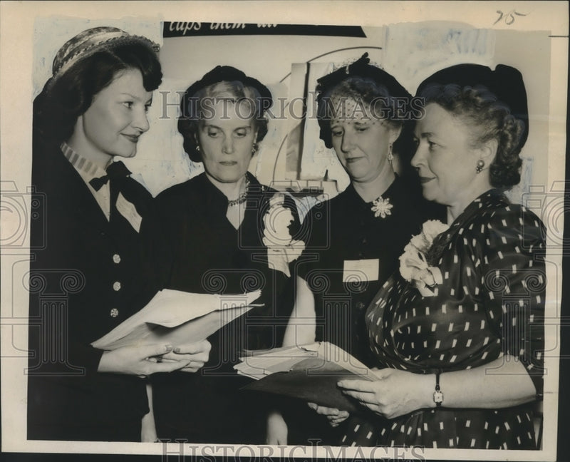 Load image into Gallery viewer, 1952 Press Photo Attendees of Southern Regional Student Nurse Recruitment Meet
