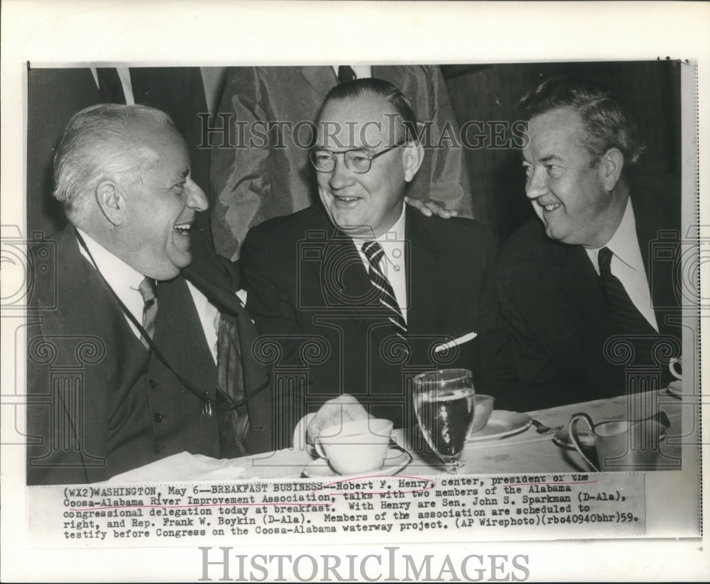 1959 Press Photo Robert F. Henry talks to members of Alabama Congressional Team