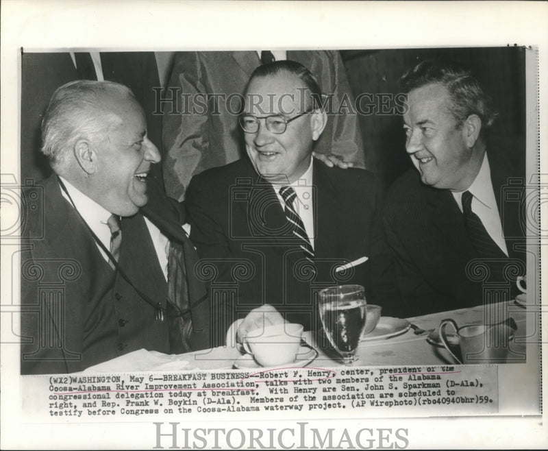 Load image into Gallery viewer, 1959 Press Photo Robert F. Henry talks to members of Alabama Congressional Team
