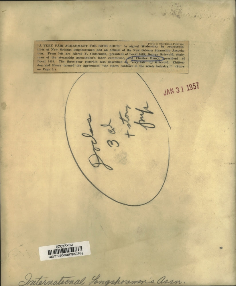 1957 Press Photo New Orleans Longshoremen and Steamship Association sign papers