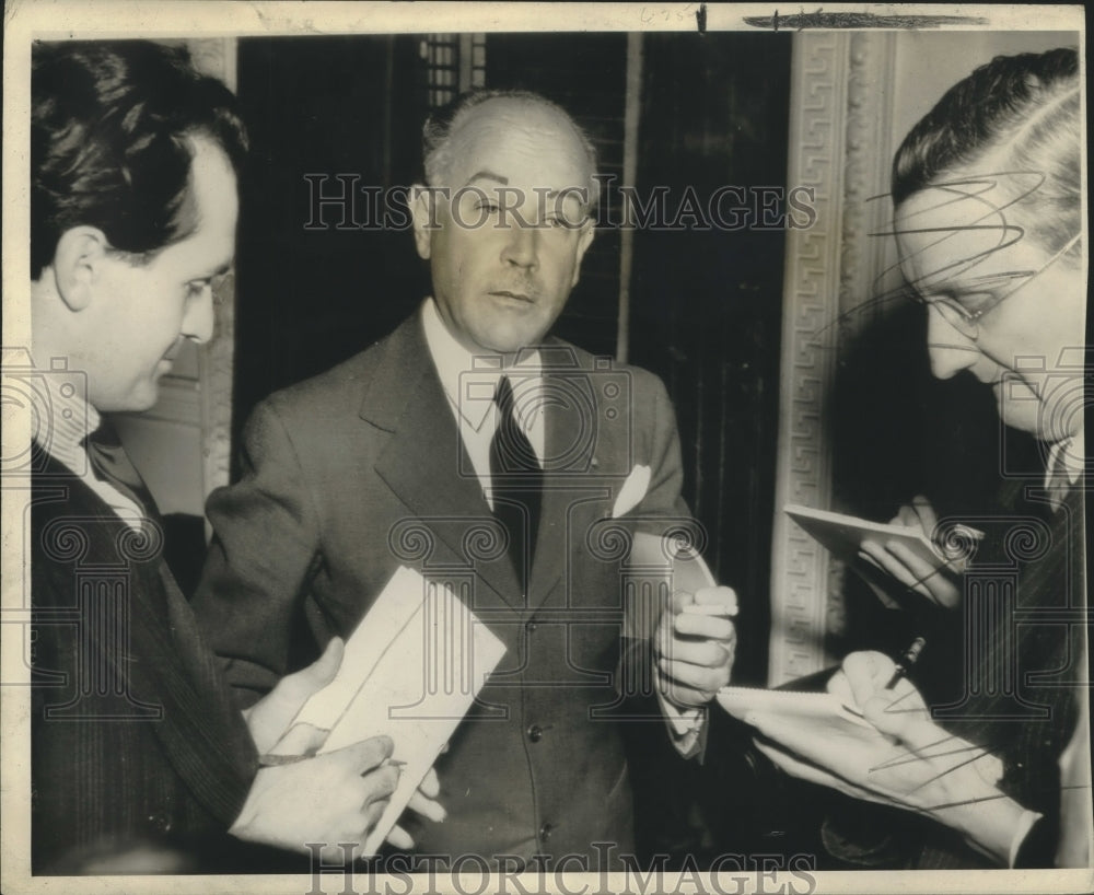 1942 Press Photo French Ambassador Gaston Henry-Haye speaks with reporters