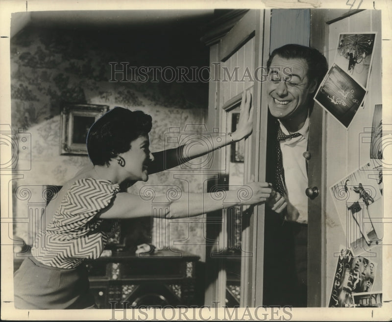Load image into Gallery viewer, 1957 Press Photo Actors Nicole Maurey, Rex Harrison in "The Constant Husband"
