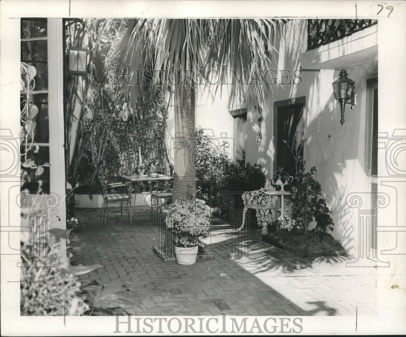 Load image into Gallery viewer, 1956 Press Photo Patio with plants decorating area French Quarter, New Orleans
