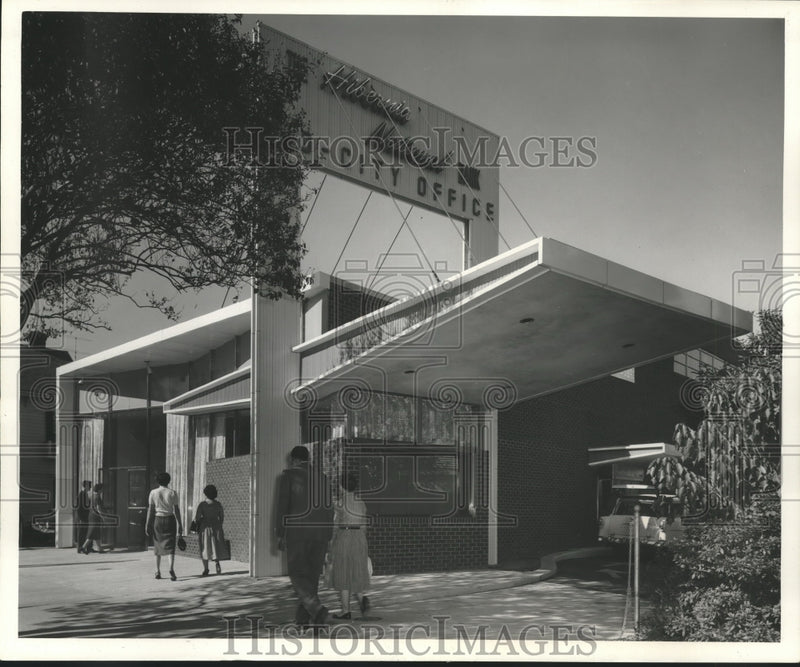 Load image into Gallery viewer, 1955 Press Photo Exterior of Mid-City Office of the Hibernia National Bank
