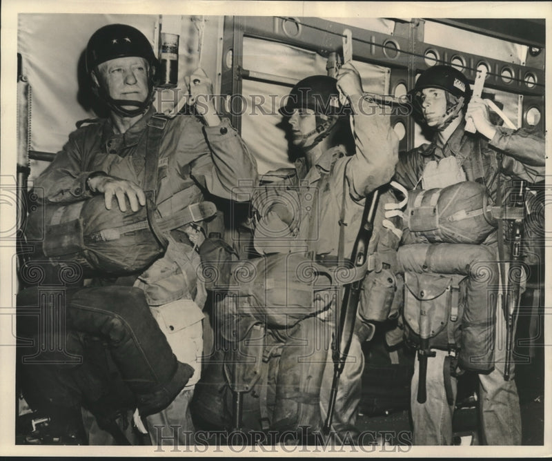 Load image into Gallery viewer, 1954 Press Photo Joseph W. Hammer, James D. Reynolds, Others aboard C-119 plane

