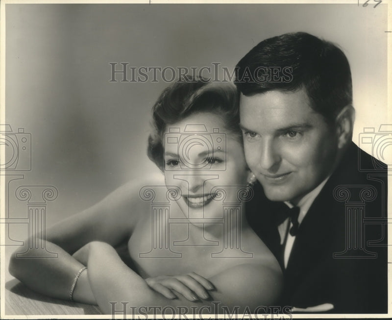 Load image into Gallery viewer, 1955 Press Photo Mary Healy and husband Peter Hayes - nox24198

