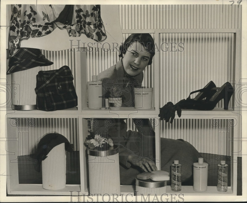 Load image into Gallery viewer, 1951 Press Photo Nancy Herbst, Stephens College Graduate with Fashion Line
