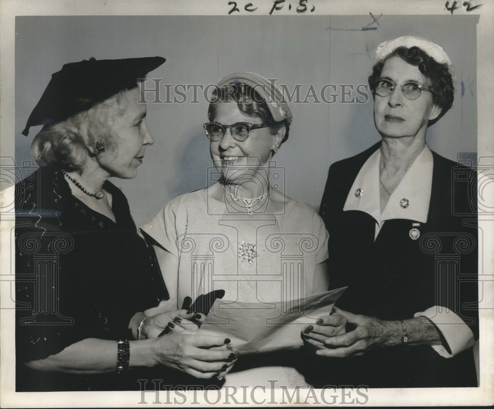 1956 Press Photo Mrs. Kenneth Birchard, Mrs. R. Haydel, Other, Volunteer Award- Historic Images