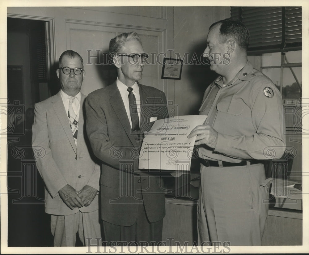 1958 Press Photo New Orleans Army Terminal employees with Francis J. Goatley