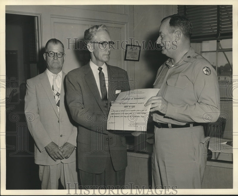 Load image into Gallery viewer, 1958 Press Photo New Orleans Army Terminal employees with Francis J. Goatley
