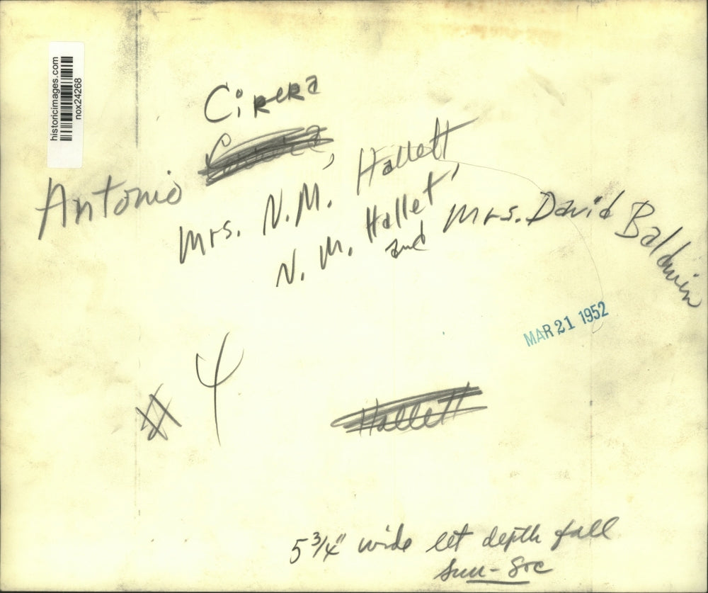 1952 Press Photo Antonio Cirera, Mrs. N. M. Hallett, and Mrs. David Baldwin