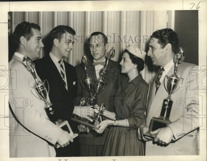 Load image into Gallery viewer, 1956 Press Photo Mrs. Otis Hargrove accepts grand prize for Kenner Carnival Club
