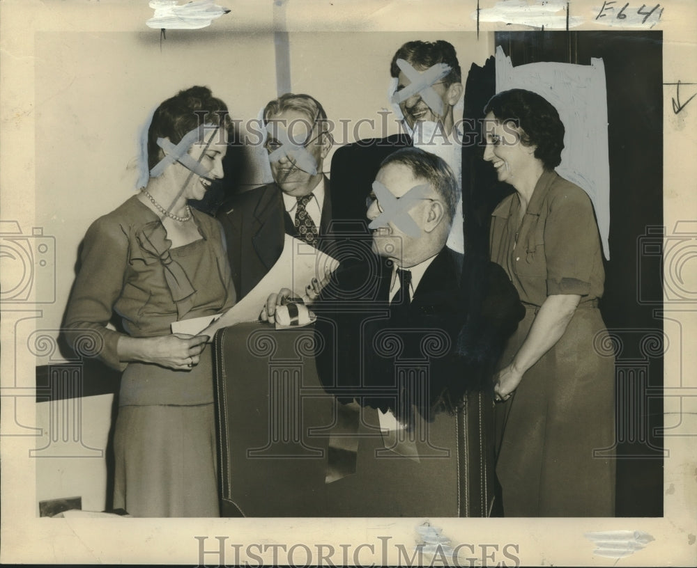1946 Press Photo Mrs. Ethel Brandao and Others at Ralph Handlin retirement event