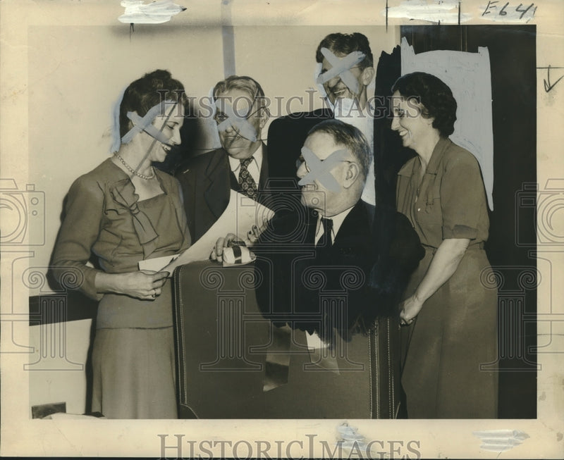 Load image into Gallery viewer, 1946 Press Photo Mrs. Ethel Brandao and Others at Ralph Handlin retirement event
