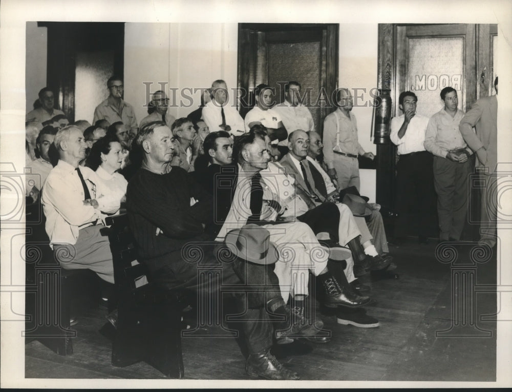 1954 Press Photo Citizens in Courtroom at Bay St. Louis for redistricting talk