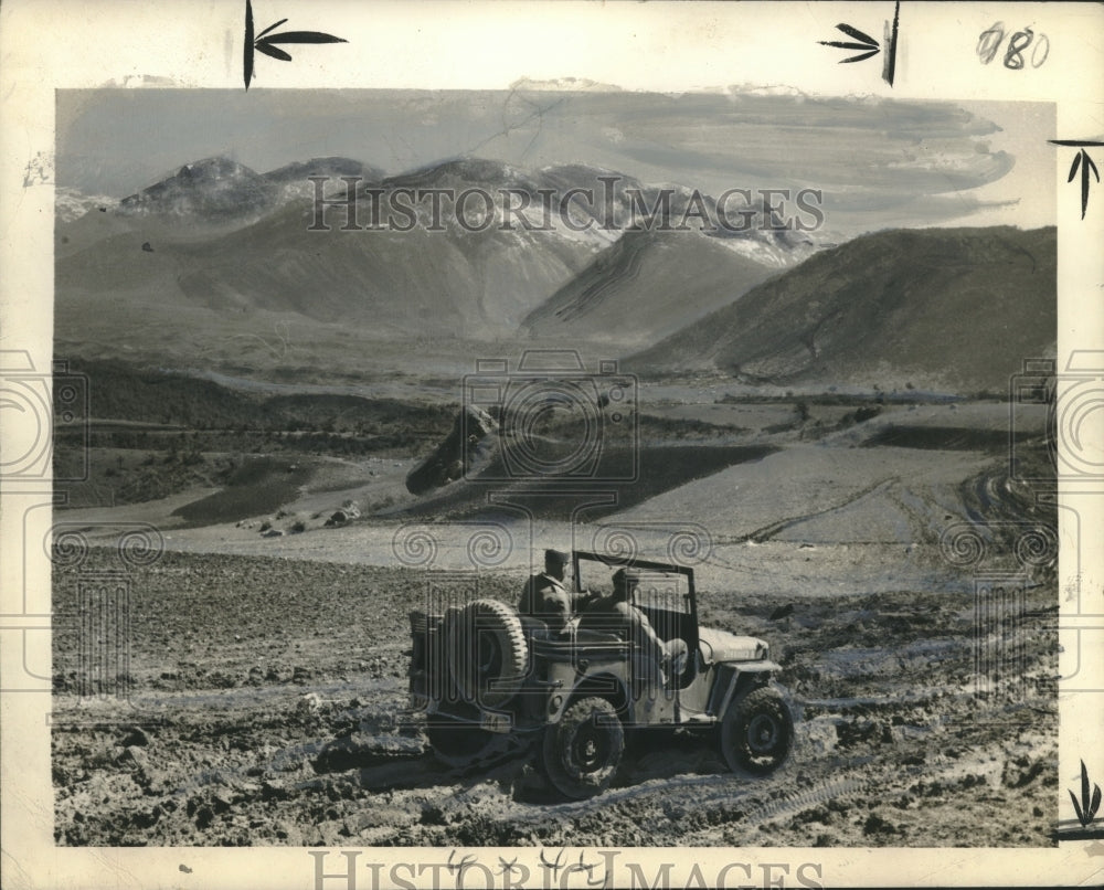 1948 Press Photo Lieutenant Colonel William E. Jennings in Jeep through Greece