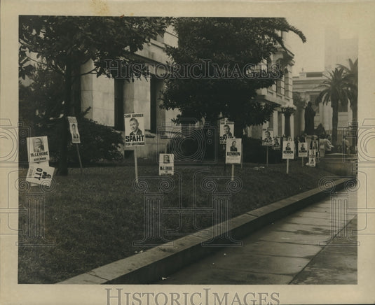 1952 Press Photo Sign's on Civil Court's Lawn of Candidates in Election