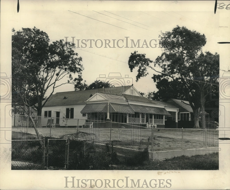 Load image into Gallery viewer, 1948 Press Photo Gulf Coast Home with candy-stripped awnings after remodel
