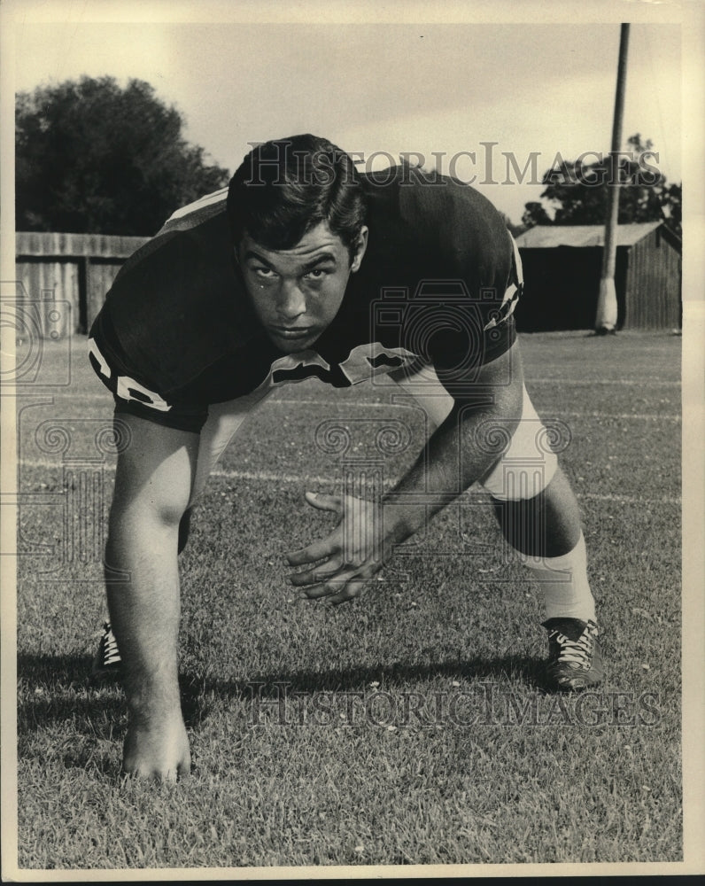 Load image into Gallery viewer, 1967 Press Photo Stanford Guard Football Player Mike Hirler - nox24548

