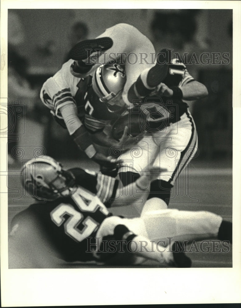 1984 Press Photo New Orleans Saints Football Player Brian Hansen against Falcons- Historic Images