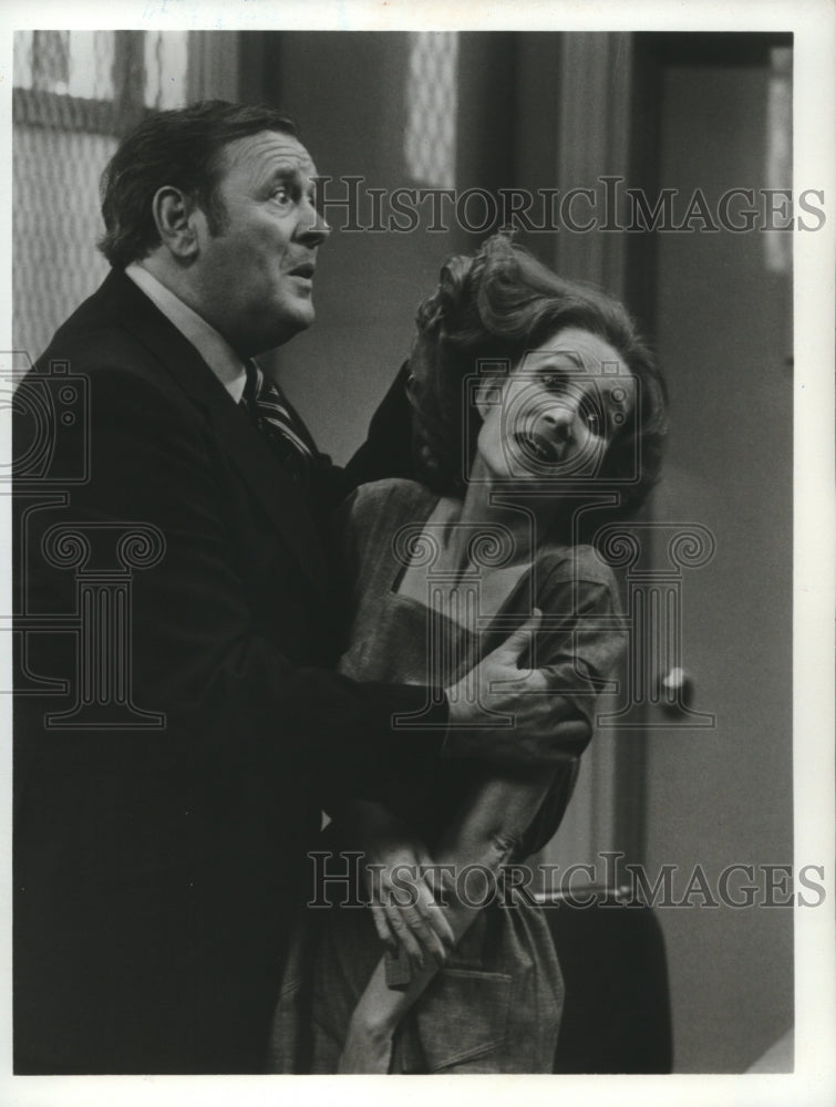 Load image into Gallery viewer, 1978 Press Photo Actors Eugene Roche and Katherine Helmond, "Soap" on ABC-TV
