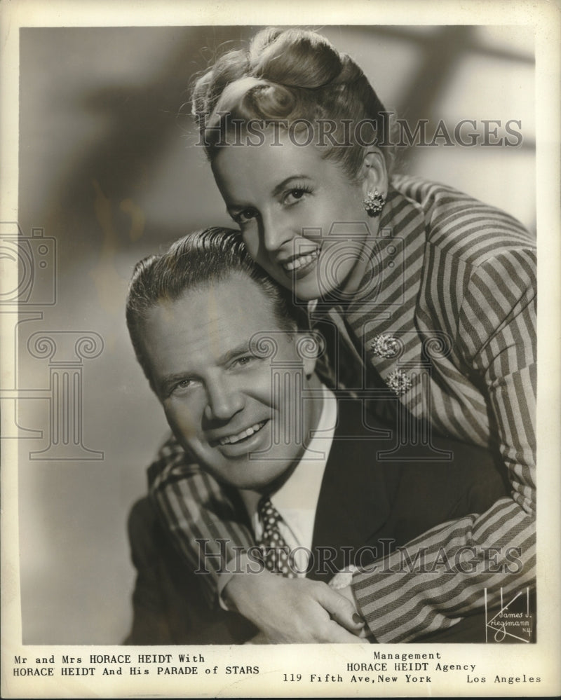 Load image into Gallery viewer, 1949 Press Photo Mr. and Mrs. Horace Heidt of Parade of Stars - nox24667
