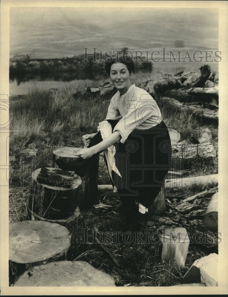 Press Photo Actress Vivien Heilbron in &quot;Sunset Song&quot; production - nox24671