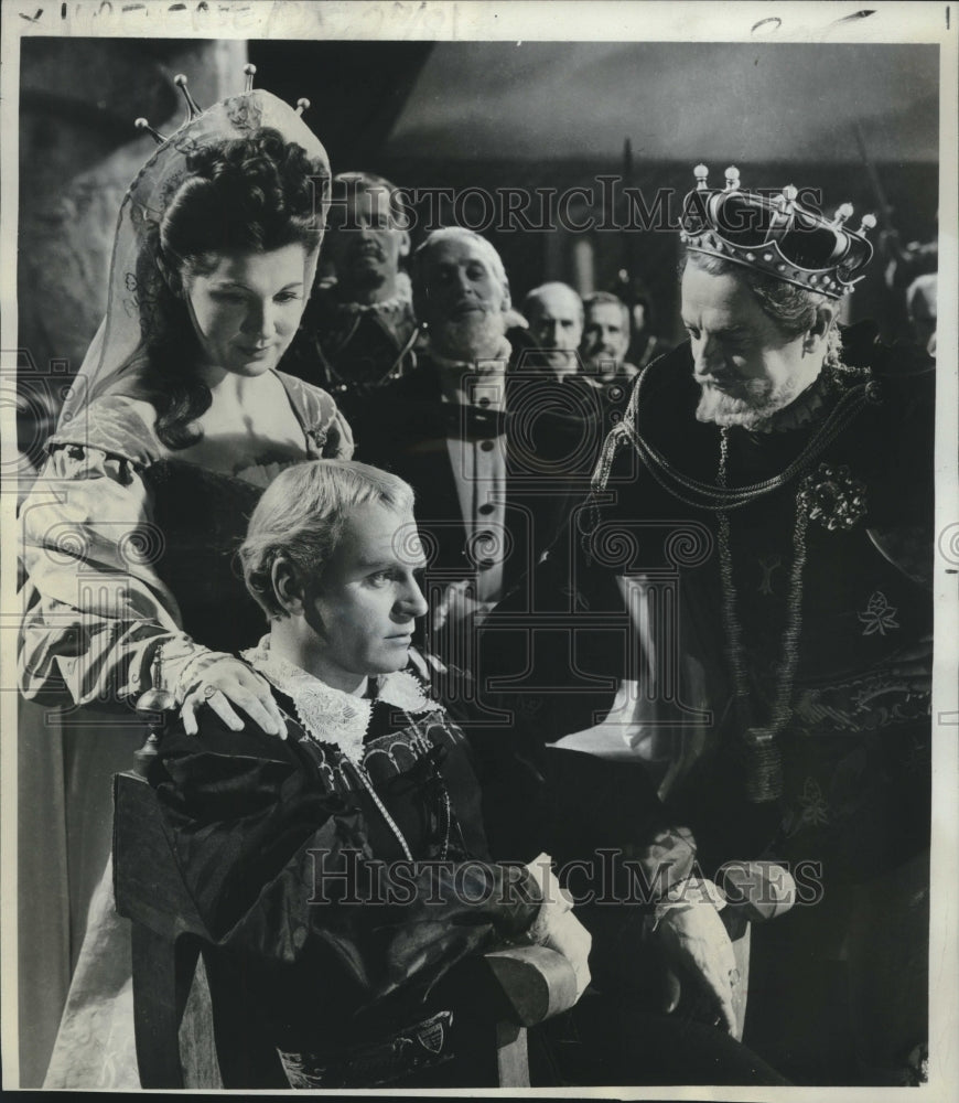1979 Press Photo Eileen Herlie plays Gerrude with Others in Shakespeare's Hamlet