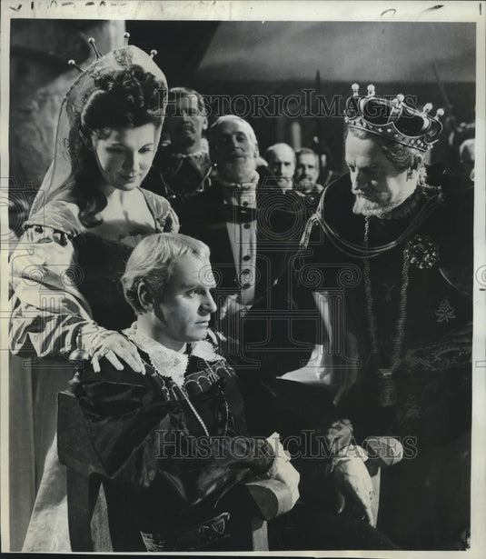 1979 Press Photo Eileen Herlie plays Gerrude with Others in Shakespeare's Hamlet