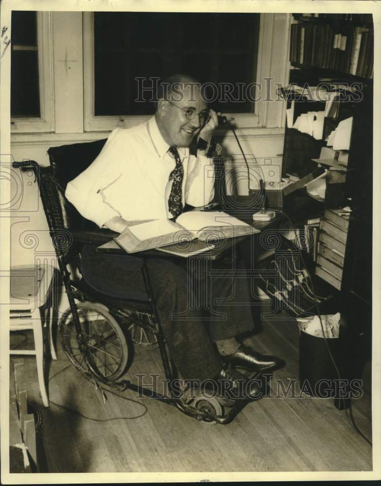 Load image into Gallery viewer, 1937 Press Photo Infantile Paralysis Patient Elmer H. Gillespie, New Orleans
