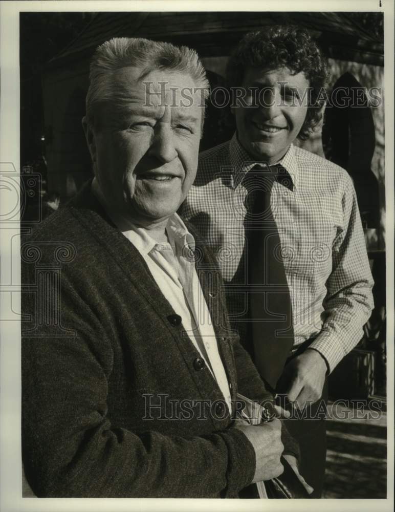Load image into Gallery viewer, 1977 Press Photo "The Cadaver in the Clutter"-Actors George Gobel, Bruce Solomon
